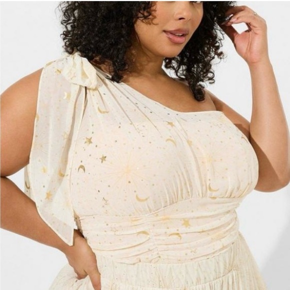 torrid Tops - One-Shoulder Cream Star & Moon Print Women's Top